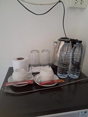 Standard Room, 1 King Bed | Room amenity