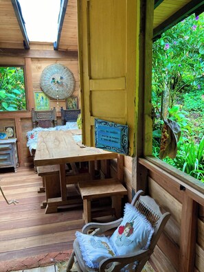 Casa, 4 quartos, vista para o jardim | Opções para refeição ao ar livre