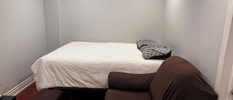 1 chambre, fer et planche à repasser, Wi-Fi, draps fournis