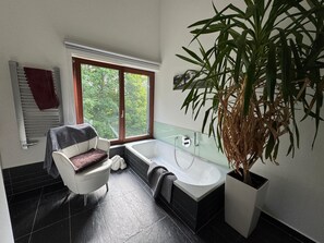 Bathroom - Vrbo Property (Wurzbach)