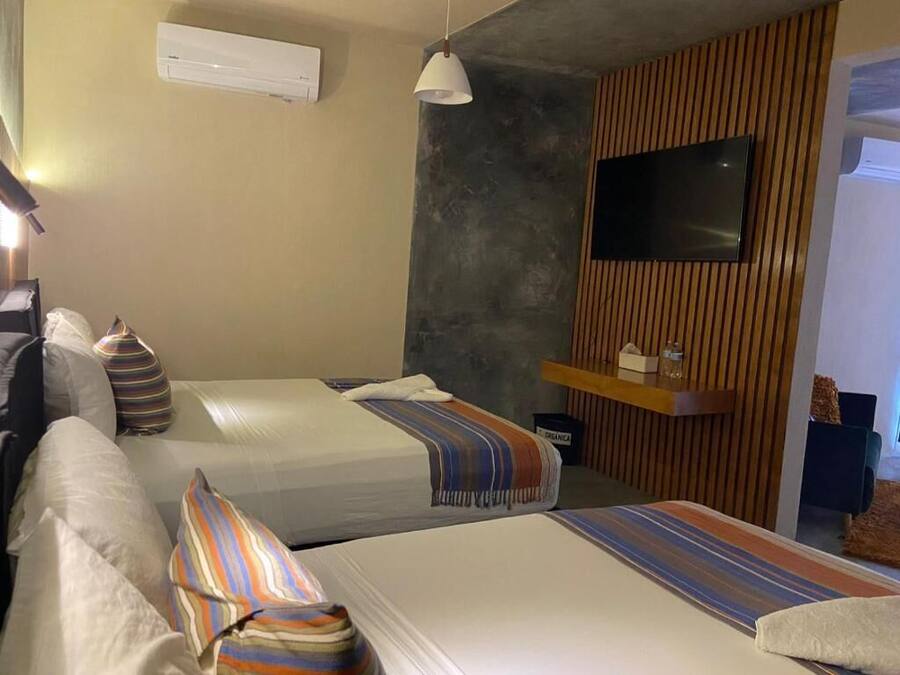 Duplex | Free WiFi