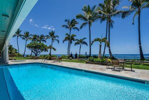 Pool - Maui Beachfront Haven – Unit 433 (Lahaina)