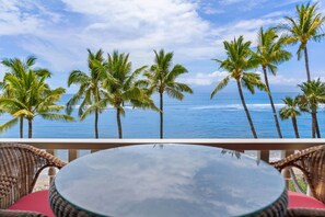 Property grounds - Maui Beachfront Haven – Unit 433 (Lahaina)
