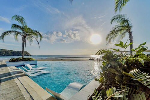 Brandnew 2-bedroom apartment in charming surfer hotspot Playa Venao