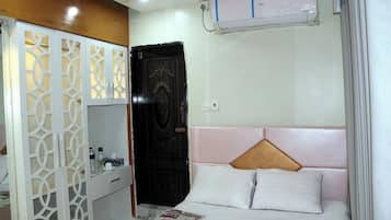 Desk, free WiFi, bed sheets