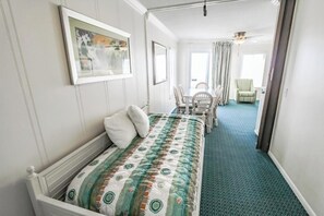 2 bedrooms, iron/ironing board, WiFi, bed sheets - Cozy 2-bedroom condo with AC in serene Myrtle Beach (Myrtle Beach)