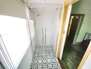 Bathroom - "Downie" Historic accommodation with En-suite. (Katrine)