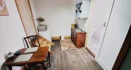"Downie" Historic accommodation with En-suite.