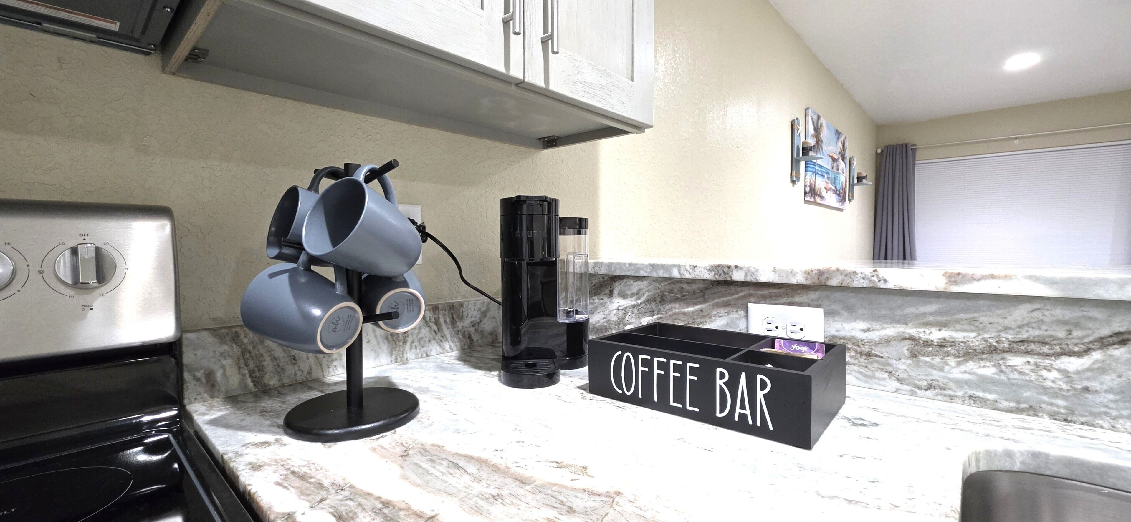 Micro-ondes, plaque de cuisson, lave-vaisselle, cafetière/bouilloire