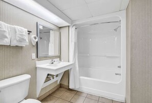 Hair dryer, towels, soap, toilet paper - Spacious 3-bedroom condo in amazing Myrtle Beach with AC and gym (Myrtle Beach)