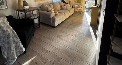 Modern Downtown Retreat | Near Lambeau & Fox River