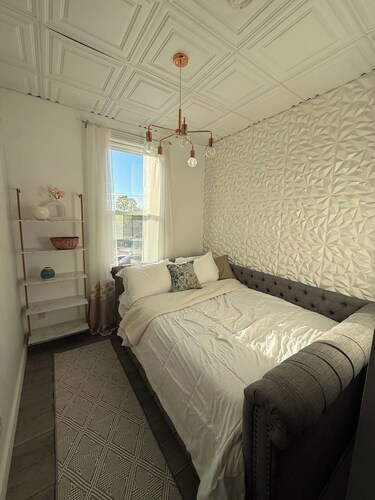 Modern Downtown Retreat | Near Lambeau & Fox River