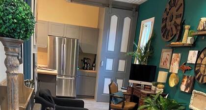 Modern Downtown Retreat Near Lambeau & Fox River