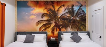 10 Mins to NRG, Sleeps 12, Hot Tub, 4BR Home