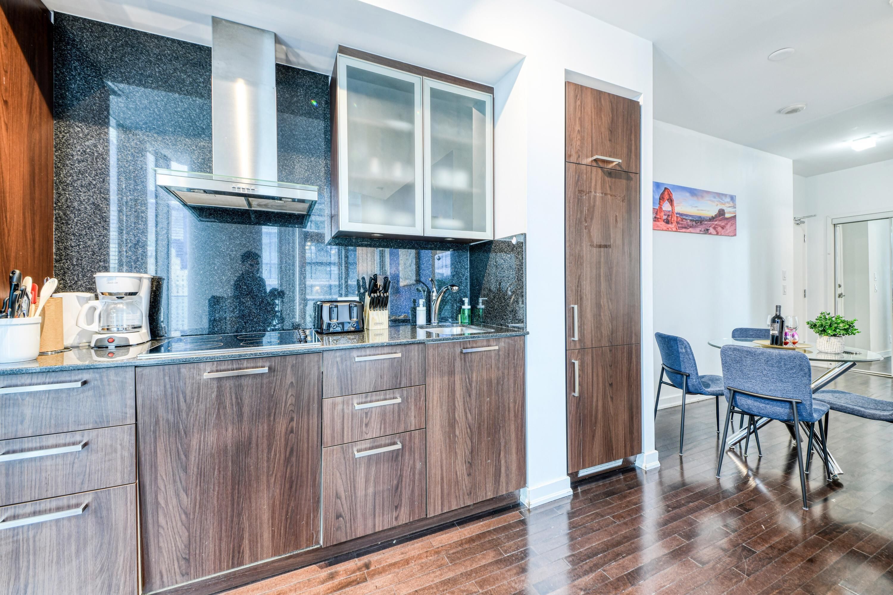 Junior Room | Private kitchen | Fridge, microwave, oven, stovetop