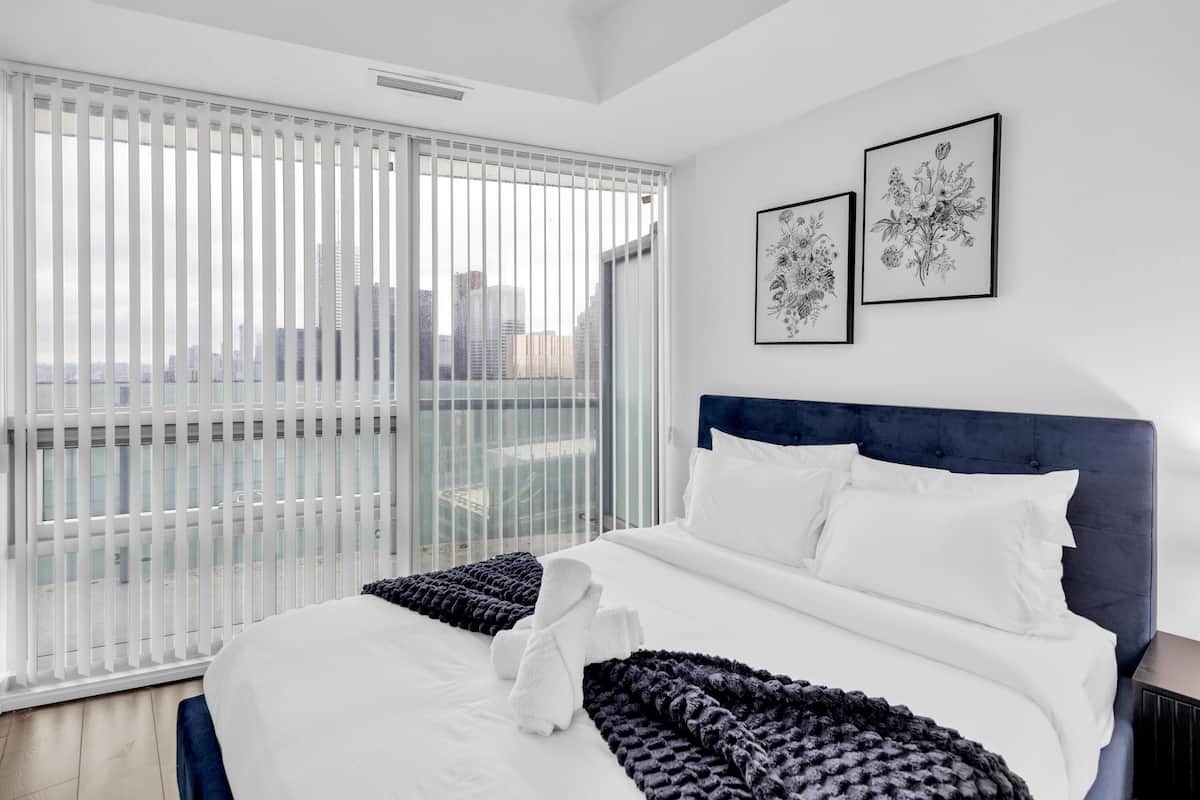 Executive Suite, 1 Queen Bed with Sofa bed, Non Smoking, City View