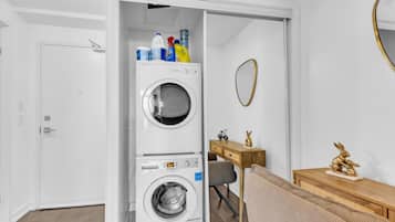 Executive Suite, 1 Queen Bed with Sofa bed, Non Smoking, City View | Laundry