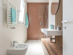 Shower, hair dryer - The Baby Suite, modern and refined (Portoferraio)