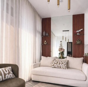 Apartment, Balcony, Mountain View | Living area