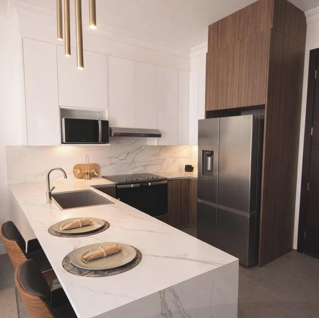 Apartamento, sacada, vista para a montanha | Cozinha privada | Geladeira grande, micro-ondas, fogão, cooktop