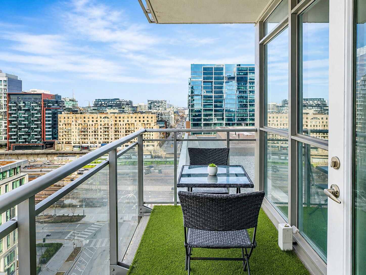 Suite Deluxe, varias camas, baño privado, vista a la ciudad | Balcón