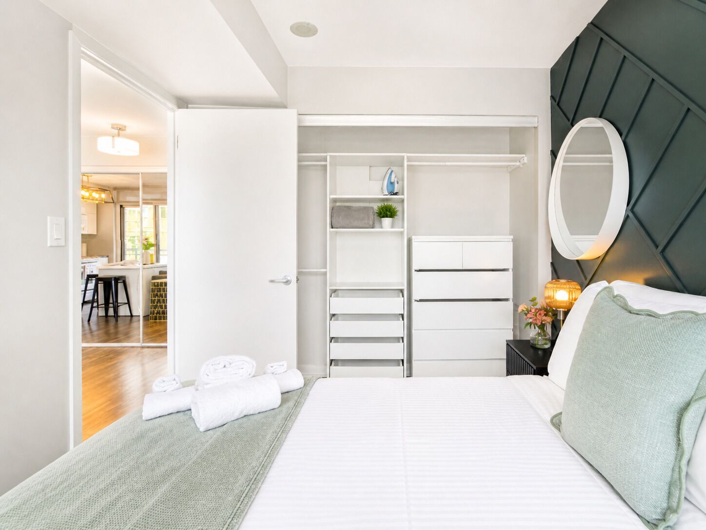 Executive Suite, 1 Queen Bed with Sofa bed, City View | Individually decorated, individually furnished, blackout drapes