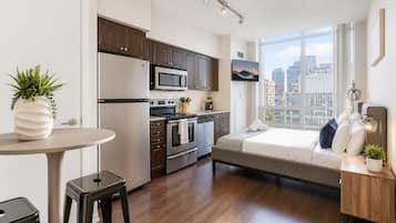 Comfort Studio Suite, 1 Queen Bed, Private Bathroom | Living area | 50-inch flat-screen TV with digital channels