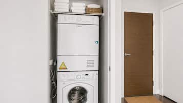 Family Suite, 2 Bedrooms, Non Smoking, City View | Laundry