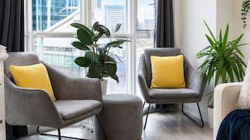 Classic Studio Suite, 1 Double Bed with Sofa bed, Non Smoking, Private Bathroom | Living area
