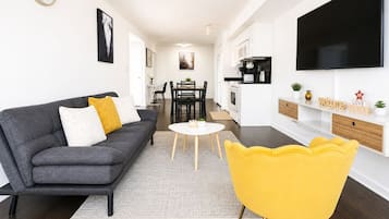 Deluxe Suite, Multiple Beds, Private Bathroom, City View | Living area | 50-inch flat-screen TV with digital channels