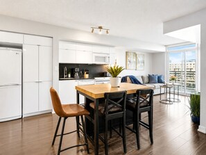 Family Suite, 2 Bedrooms, Non Smoking, City View | In-room dining