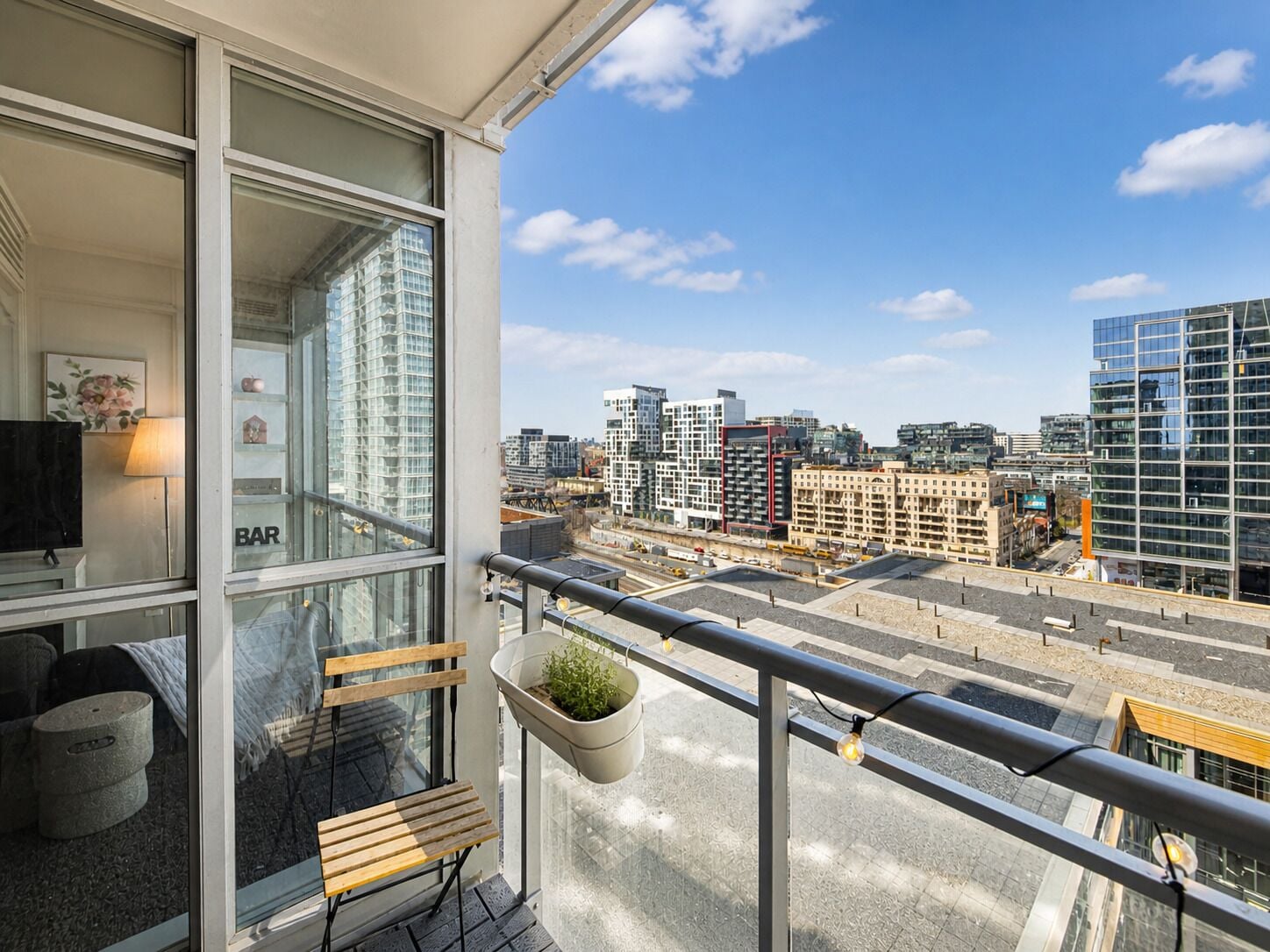 Executive Suite, 1 Queen Bed with Sofa bed, City View | Living area