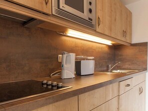 Fridge, microwave, stovetop, dishwasher - New four-star vacation apartment with 42 sqm No. 3, The Sunny One (Gstadt am Chiemsee)