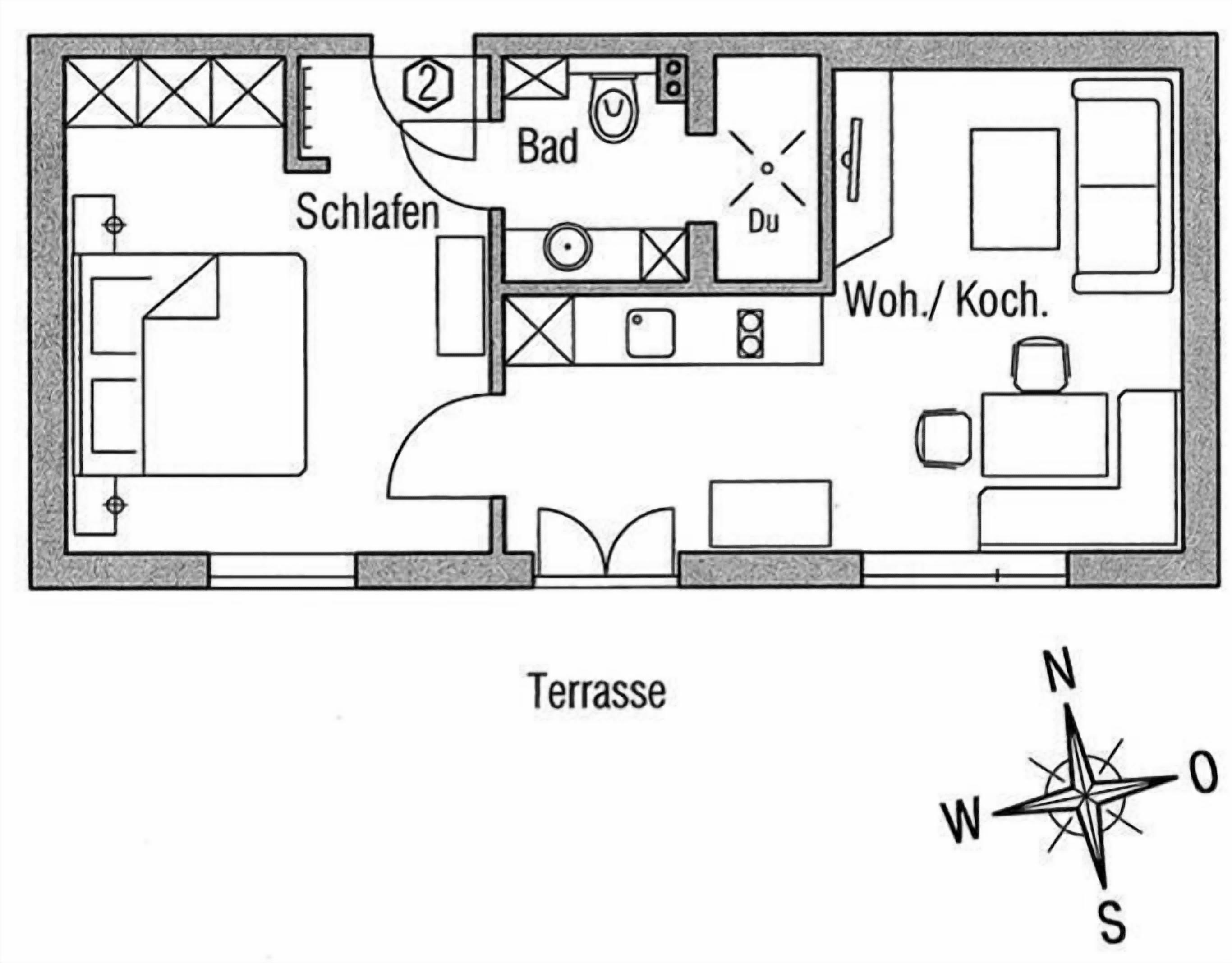 Plano de planta de un hotel con habitaciones identificadas, que incluyen baño, sala de estar y cocina.