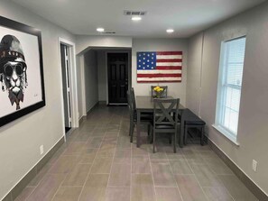 Dining - LSU Gem - Steps from Stadium - On campus (Baton Rouge)