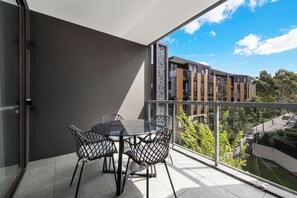 Outdoor dining - Cascade Garden Bliss (Pymble)