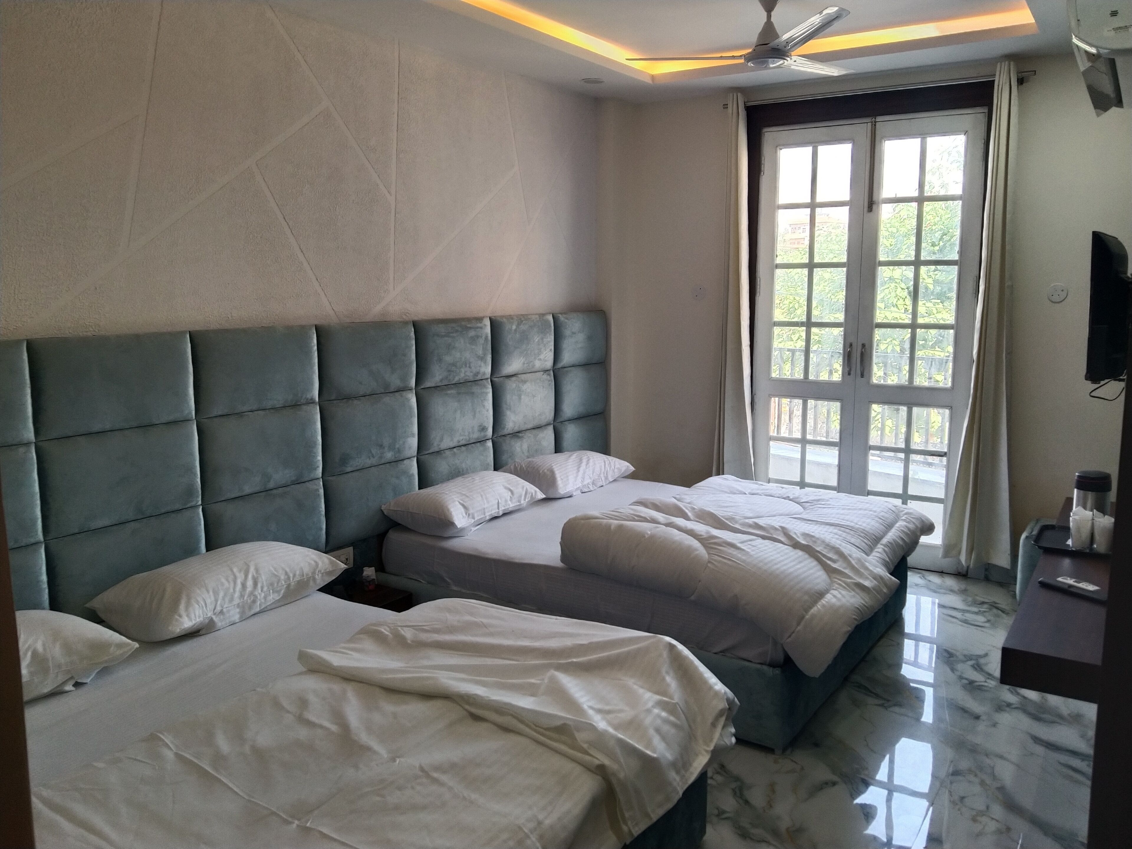 Deluxe vierpersoonskamer, balkon, uitzicht op de stad