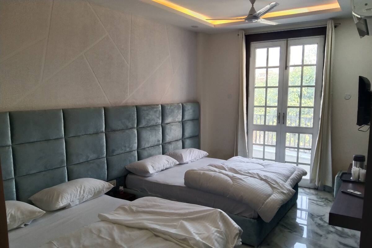 デラックス 4 人部屋 バルコニー シティビュー