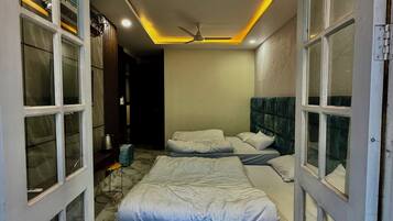Free WiFi, bed sheets