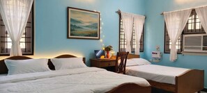 Deluxe Triple Room | Desk, laptop workspace, free WiFi