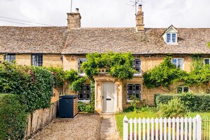 Exterior - Beautiful 3 Bedroom Cottage in the Cotswolds (Milton-under-Wychwood)