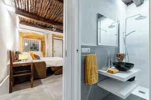 Bathroom - Vrbo Property (Cagliari)