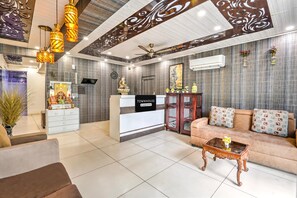 House | Reception - Classic With Balcony Near Medanta (Gurugram)