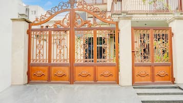 House | Reception