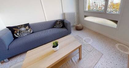 Private Room in a Shared Flat - Lyon 8 e