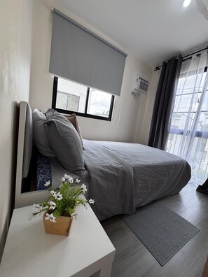 3 bedrooms, iron/ironing board, Internet, bed sheets - Cozy Scandi-Industrial House - Perfect for Family (San Pablo City)