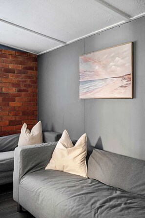 Interior - Seednest Spacious Family Home BBQ &Large Dining (North Toowoomba)