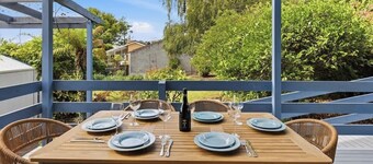 Seednest Blue Lake King Bed & BBQ Backyard