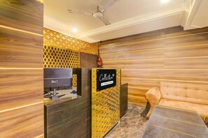 Reception - Premium Collection O Alambagh BM Palace (Lucknow)