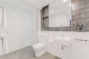 Bathroom - lovely 2 bds in heart chatswood free parking (Chatswood)